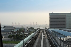 Vista desde el Yurikamone, con el puerto de Tokio al fondo